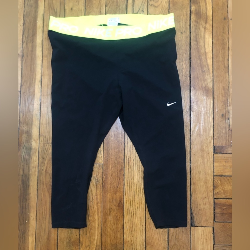 Nike Pro Women’s Cropped Training Leggings Black & Neon Yellow-Size 3X